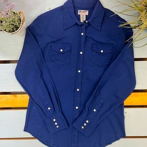Wrangler Women's Wrancher Long Sleeve Shirt with Pearl Snaps in Blue. Size S